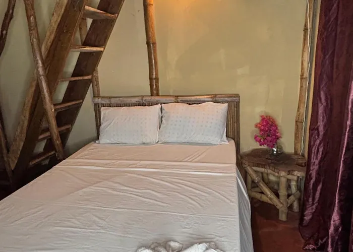 Tyler's Place 3*
